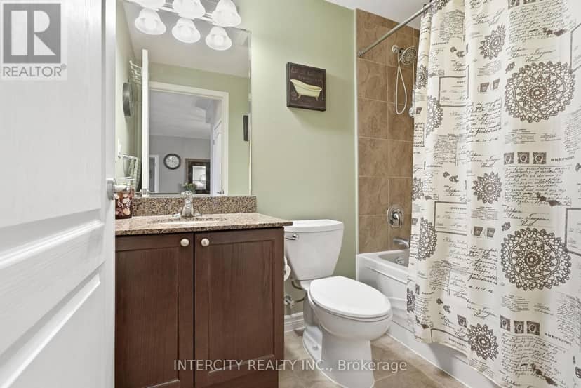 905 - 699 Aberdeen Boulevard — photo 13 of 25