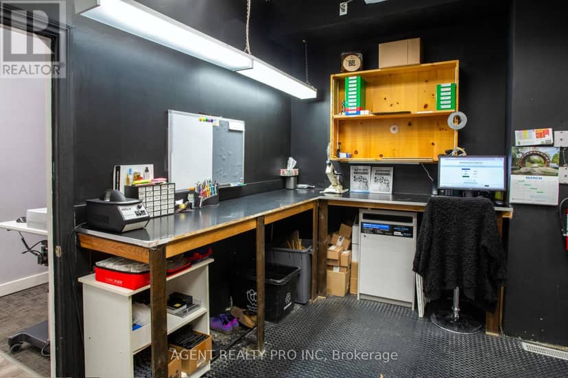 419 Dundas Street — photo 12 of 40