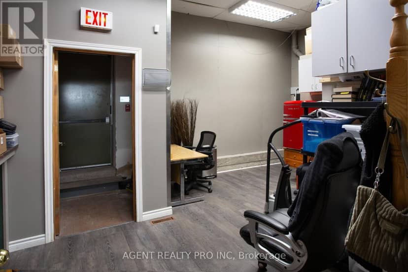 419 Dundas Street — photo 13 of 40