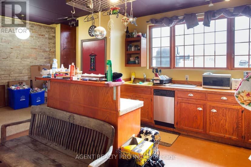 419 Dundas Street — photo 16 of 40