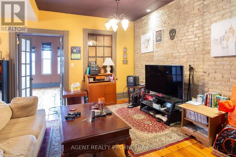 419 Dundas Street — photo 19 of 40
