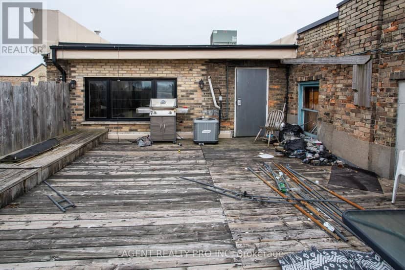 419 Dundas Street — photo 25 of 40