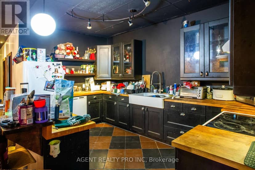 419 Dundas Street — photo 26 of 40