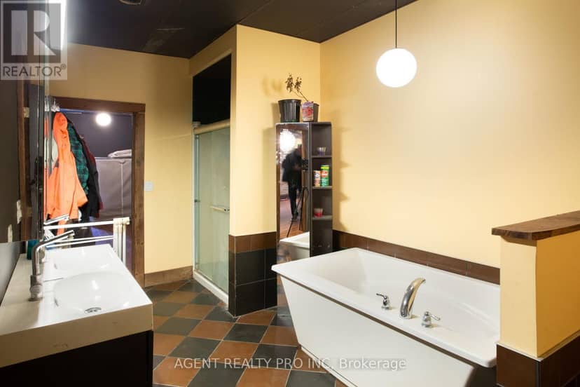 419 Dundas Street — photo 28 of 40