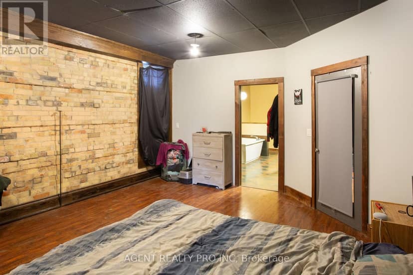 419 Dundas Street — photo 31 of 40