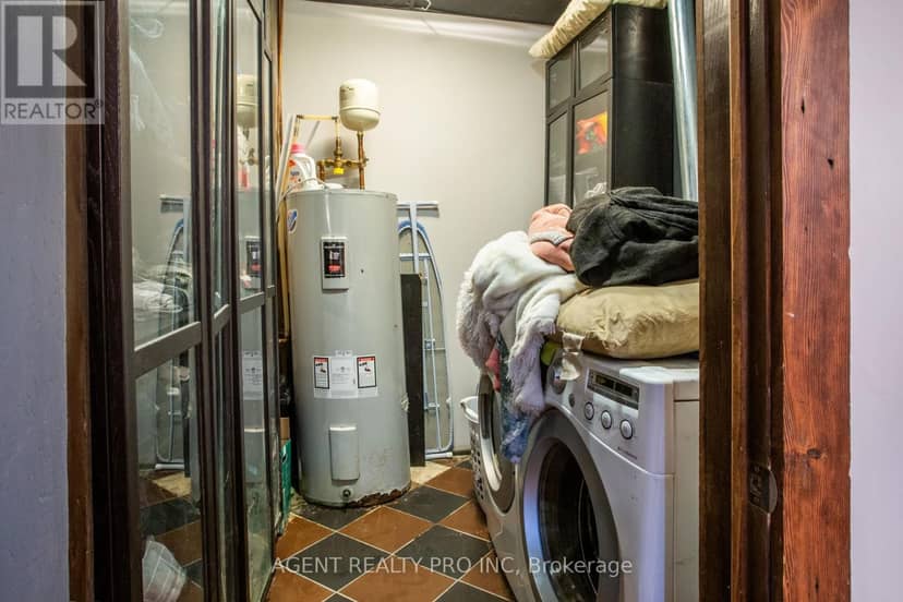419 Dundas Street — photo 33 of 40
