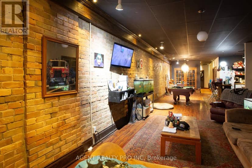 419 Dundas Street — photo 37 of 40