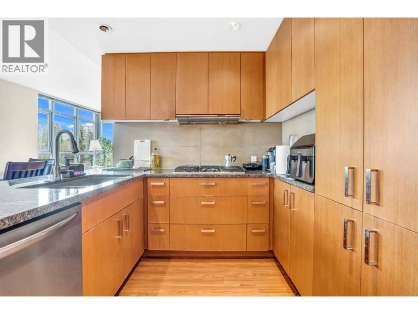 1003 3008 GLEN DRIVE, Coquitlam, photo 2