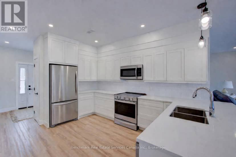 54 - 1182 Queen Street — photo 6 of 17