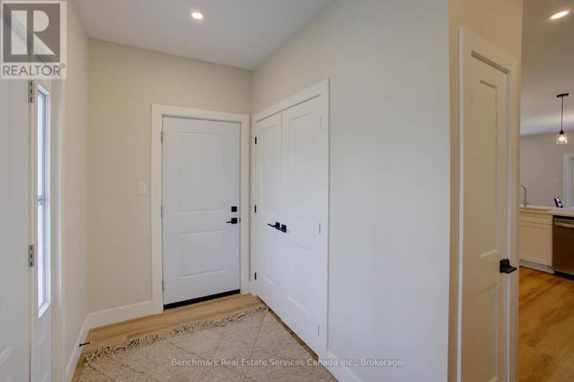 60 - 1182 Queen Street — photo 2 of 19