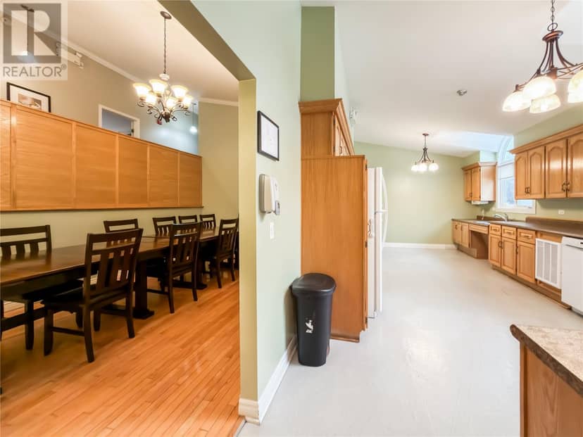 129 Marine Drive — photo 8 of 40