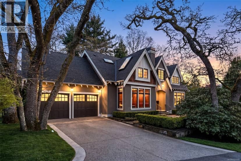2096 Falkland Pl, Oak Bay