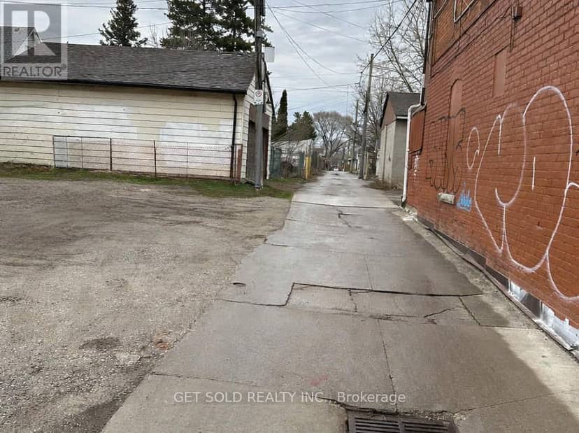325 Barton Street E — photo 4 of 6