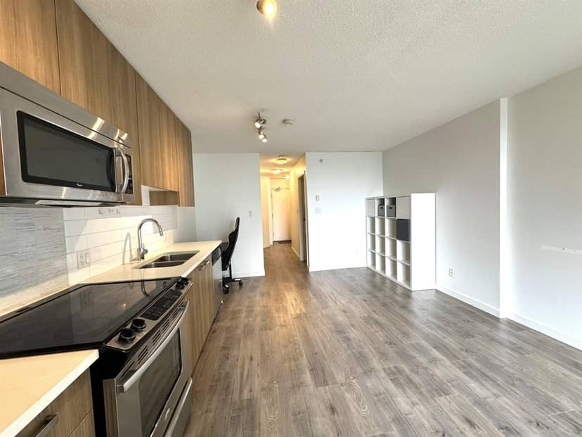 605 13325 102A AVENUE, Surrey, photo 3