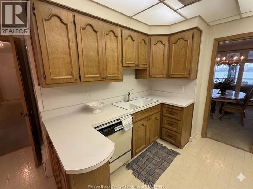 4470 Riverside Drive — photo 10 of 40