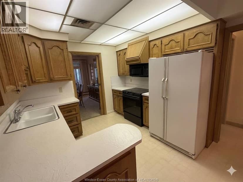 4470 Riverside Drive — photo 11 of 40