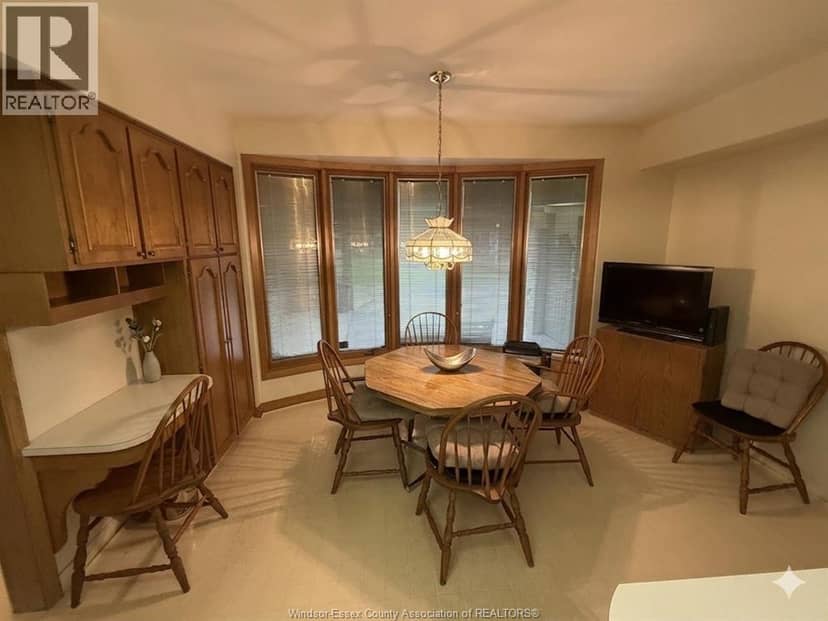4470 Riverside Drive — photo 12 of 40