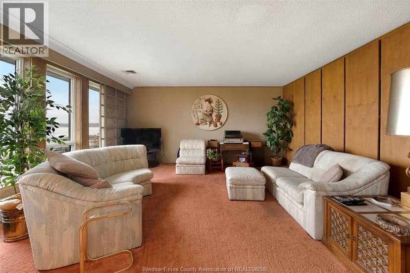 4470 Riverside Drive — photo 13 of 40