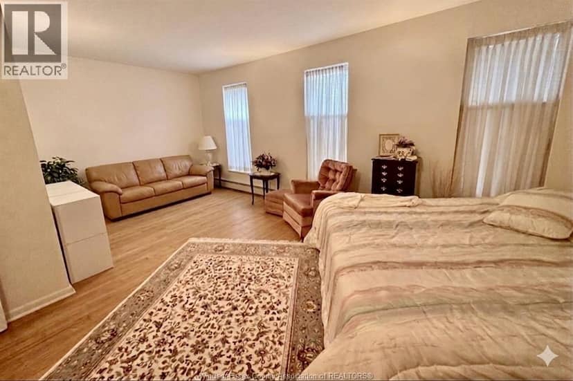 4470 Riverside Drive — photo 19 of 40