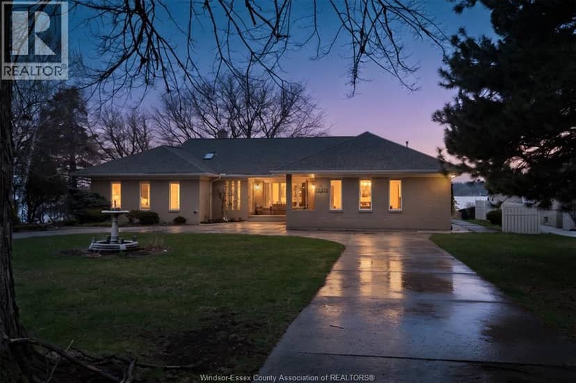 4470 Riverside Drive — photo 3 of 40