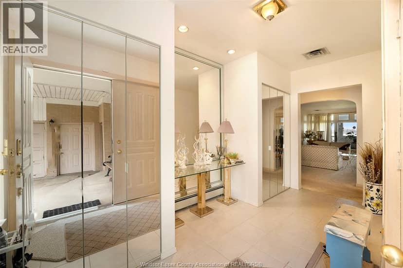 4470 Riverside Drive — photo 4 of 40