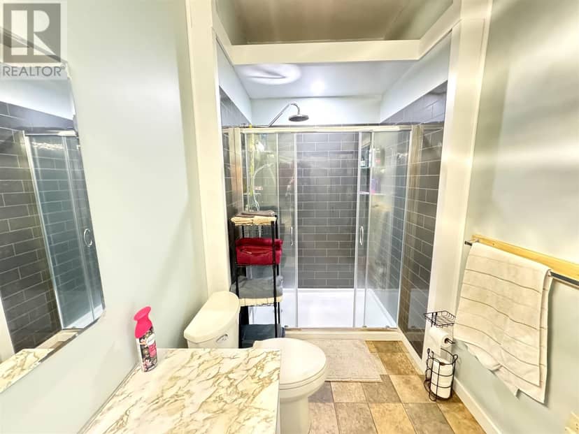 323 Hardy AVE — photo 15 of 34