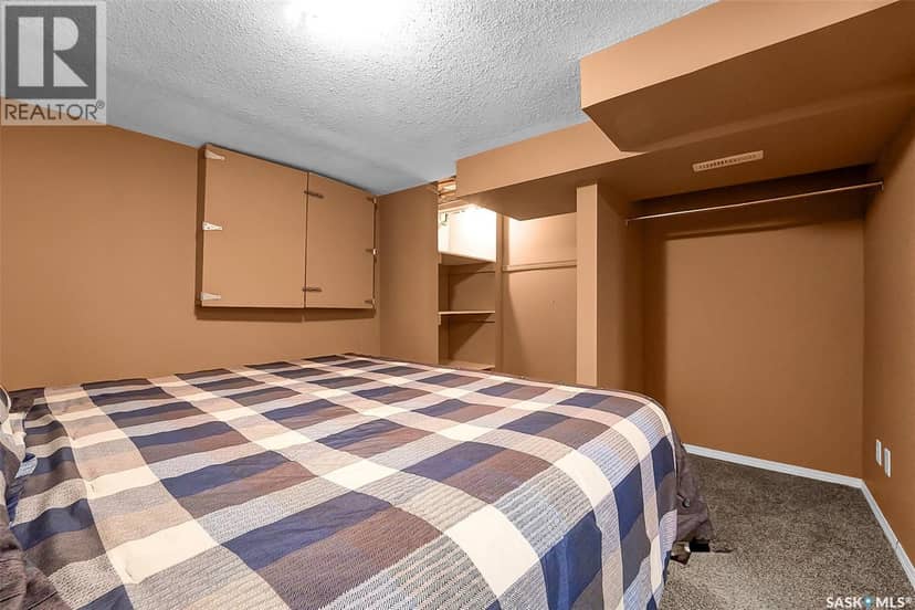 207 5th AVENUE E — photo 22 of 40