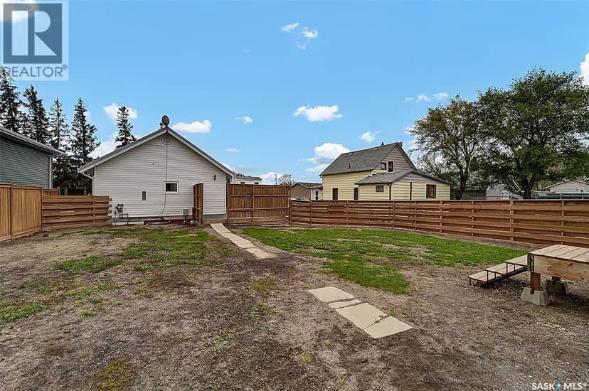 207 5th AVENUE E — photo 35 of 40
