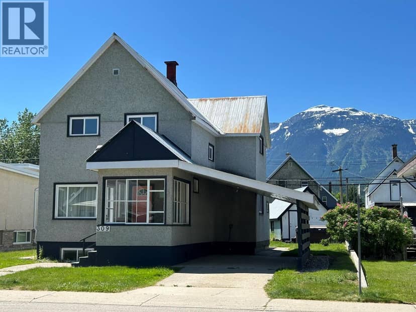 309 Third Street E, Revelstoke