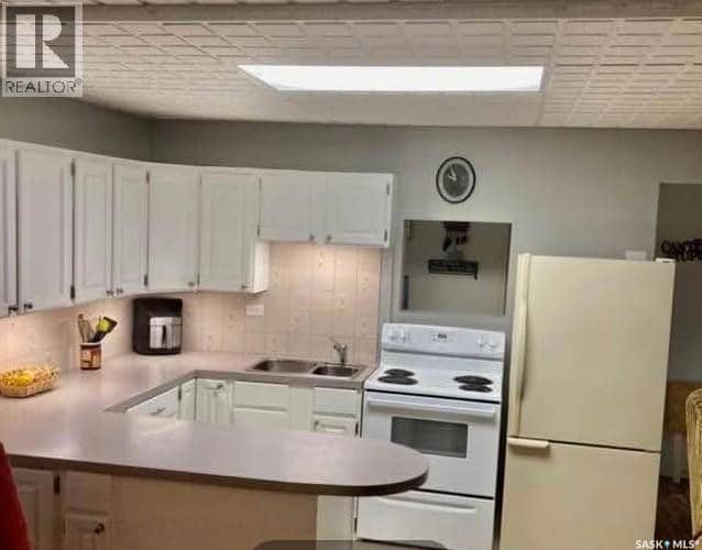 134 Lakeshore DRIVE — photo 10 of 25