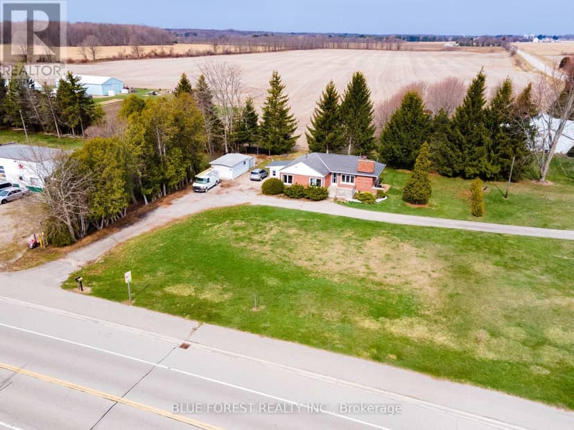 22300 Talbot Line, West Elgin, photo 2