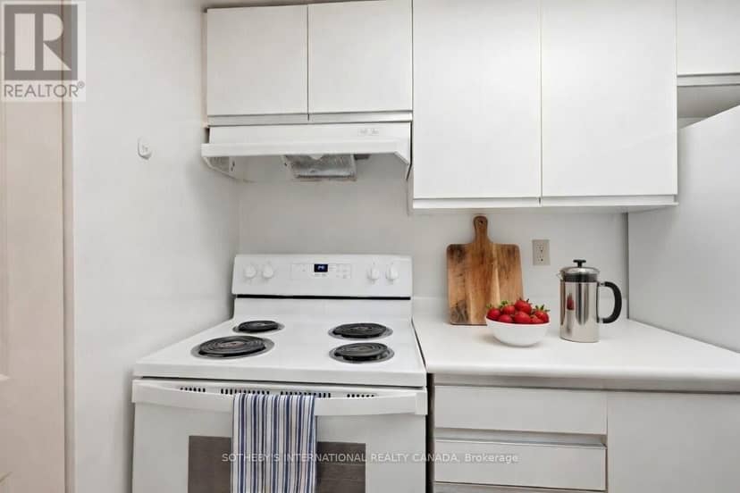1709 - 75 King Street E — photo 11 of 24