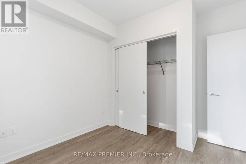 914 - 212 King William Street — photo 19 of 37