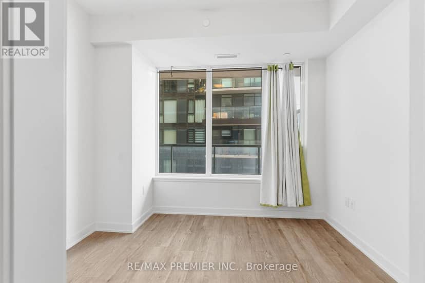 914 - 212 King William Street — photo 22 of 37