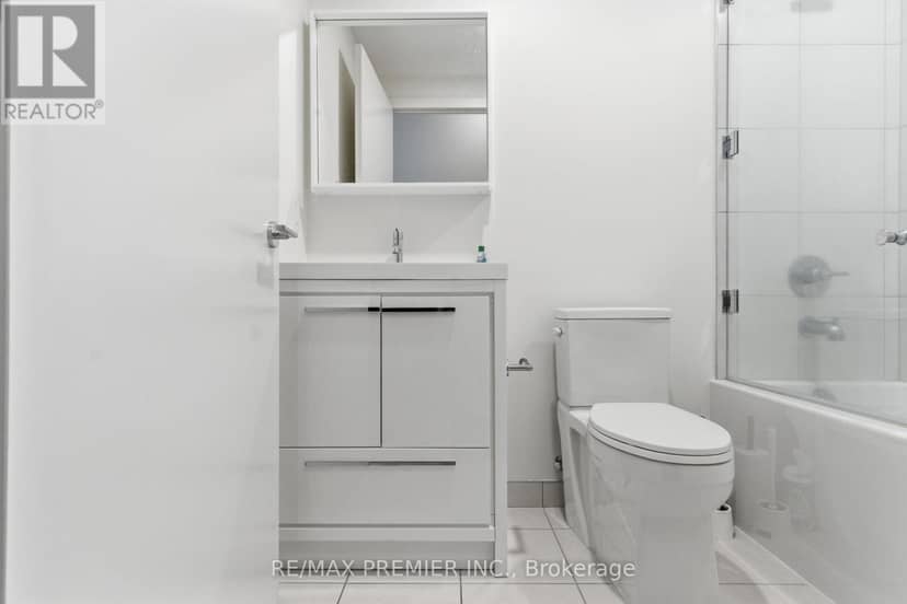 914 - 212 King William Street — photo 24 of 37