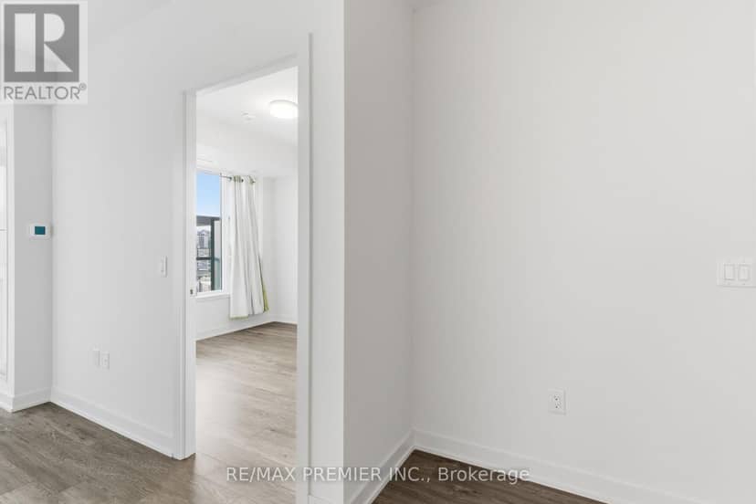 914 - 212 King William Street — photo 28 of 37