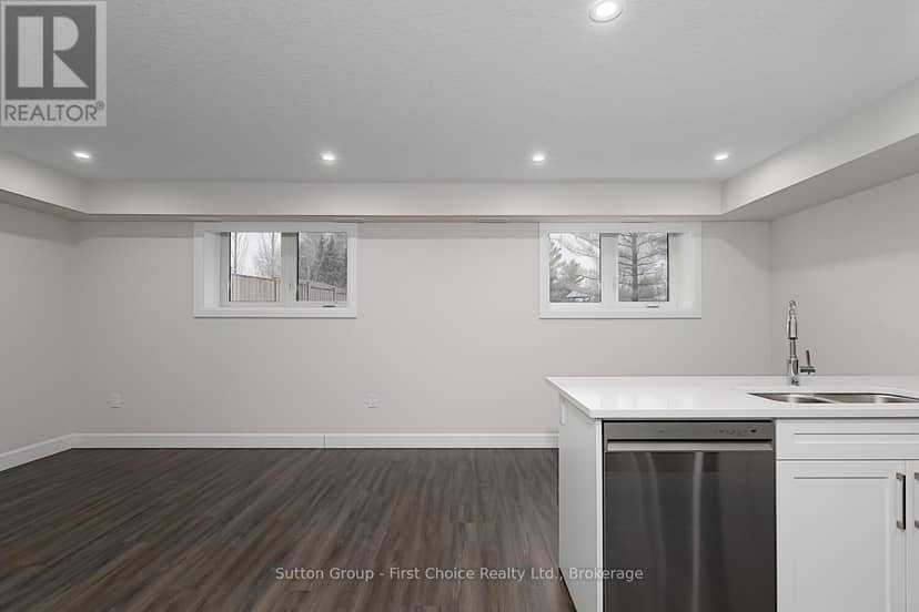Unit 32 - 3202 Vivian Line — photo 10 of 15
