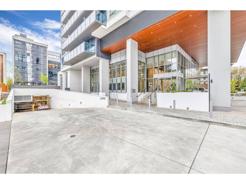 902 10448 UNIVERSITY DRIVE, Surrey, photo 2
