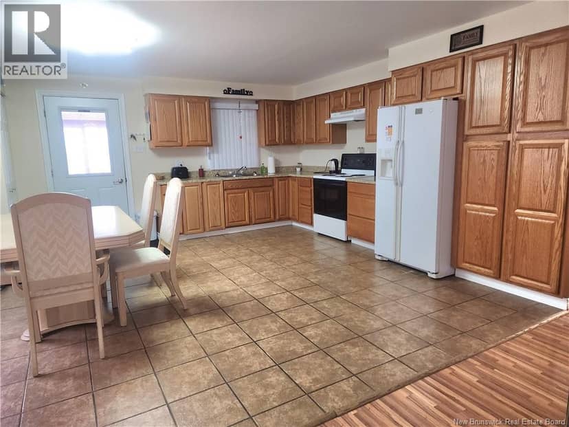 613 Madawaska Road — photo 2 of 22