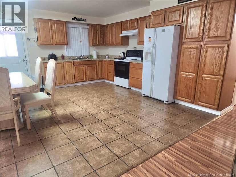 613 Madawaska Road — photo 3 of 22
