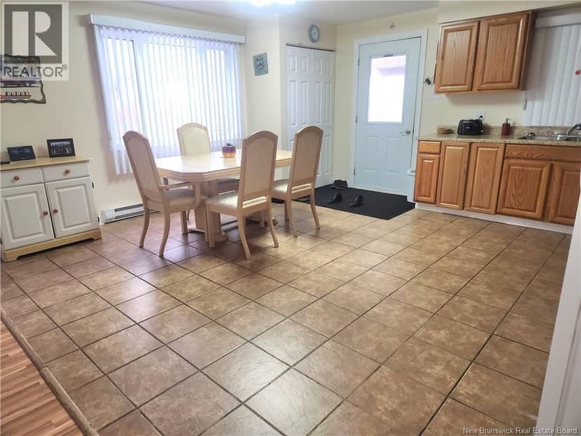 613 Madawaska Road — photo 4 of 22