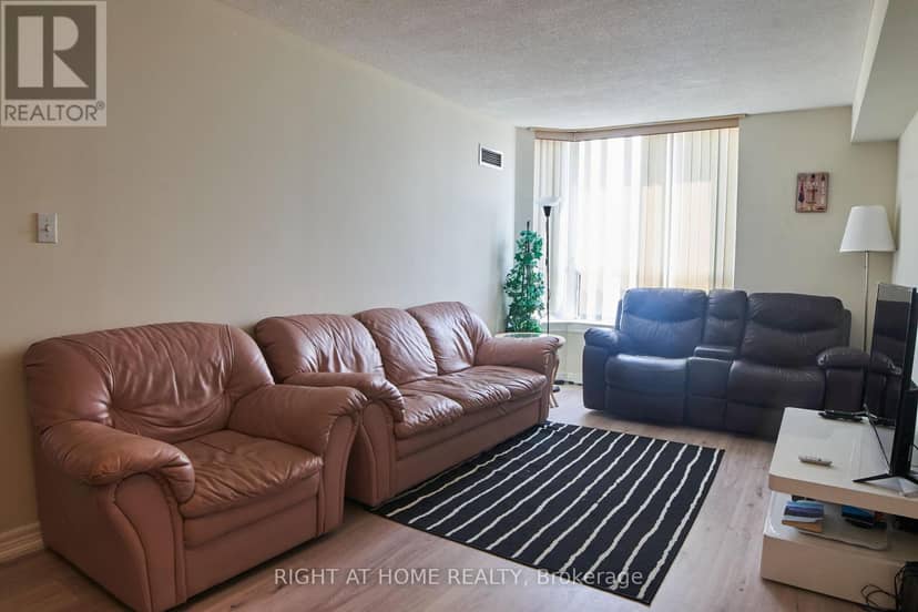 609 - 1700 Eglinton Avenue E — photo 3 of 40