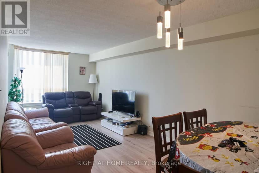 609 - 1700 Eglinton Avenue E — photo 4 of 40