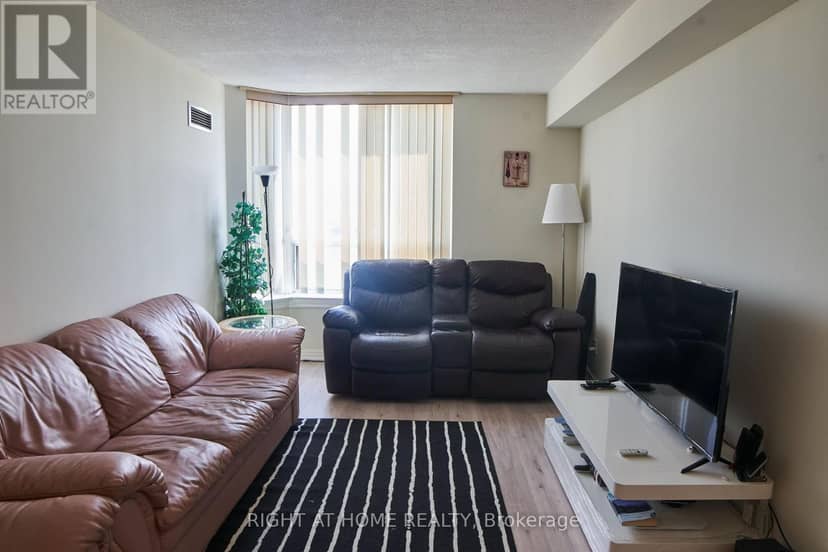 609 - 1700 Eglinton Avenue E — photo 5 of 40
