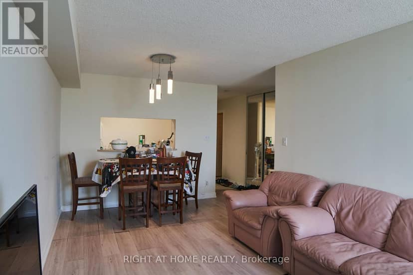 609 - 1700 Eglinton Avenue E — photo 6 of 40