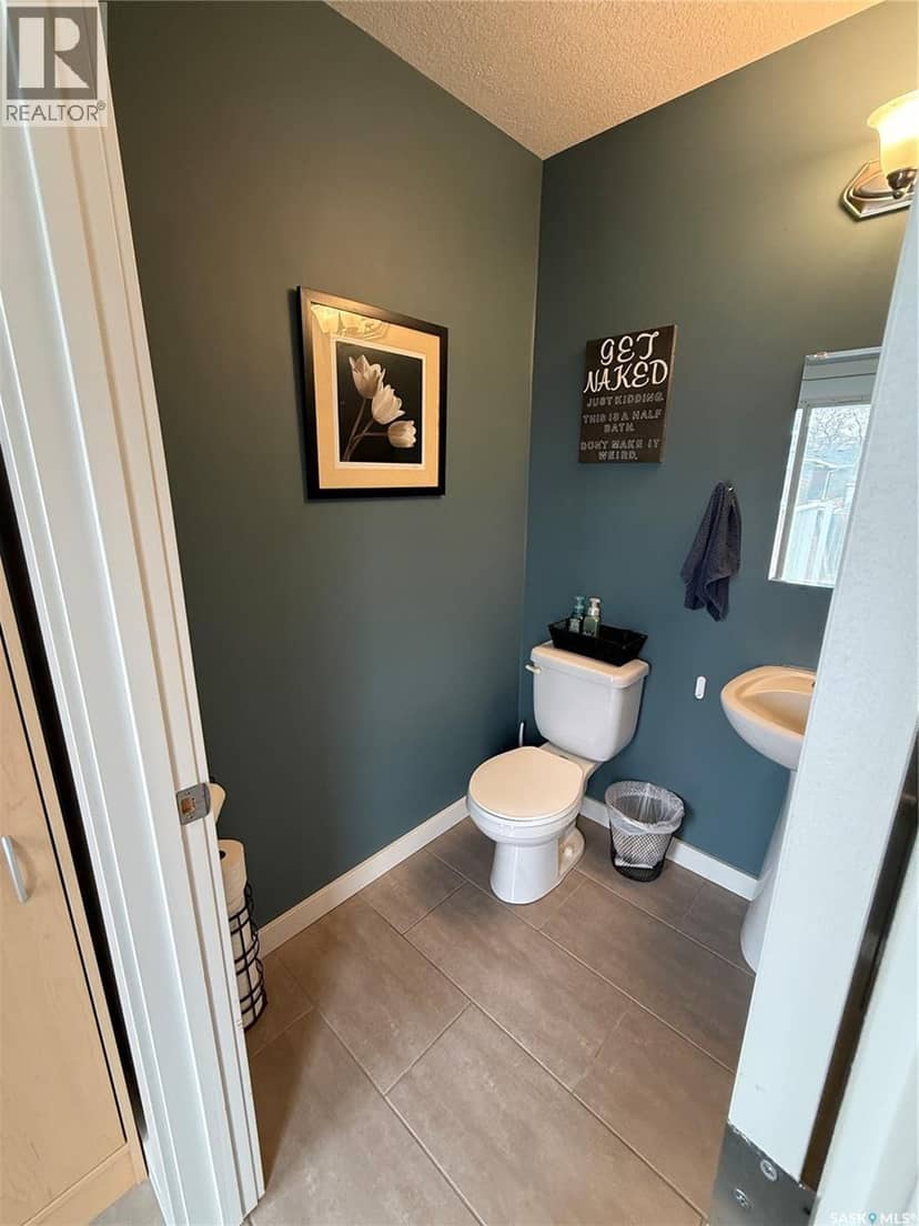 529 Alexandra STREET — photo 11 of 32