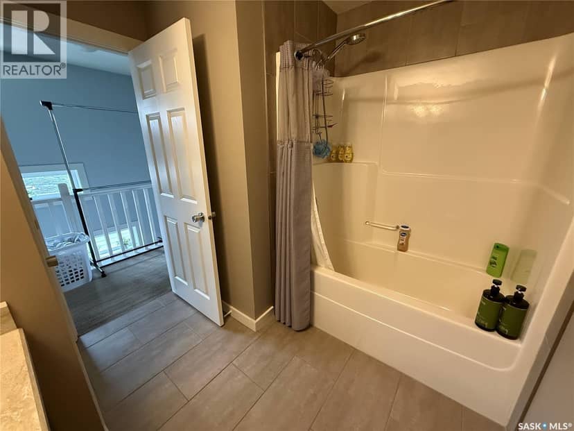 529 Alexandra STREET — photo 17 of 32