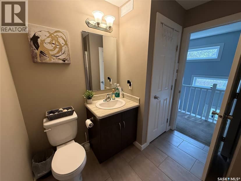 529 Alexandra STREET — photo 18 of 32
