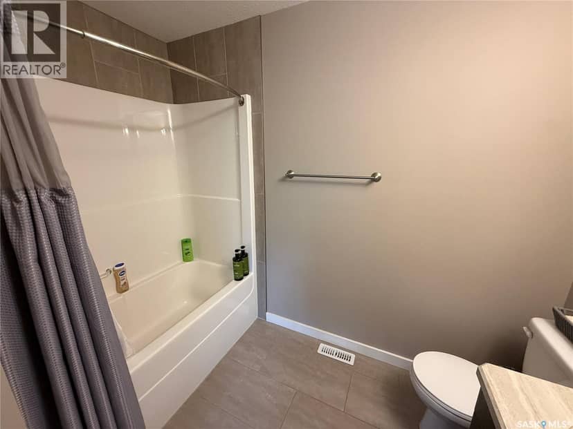 529 Alexandra STREET — photo 16 of 32