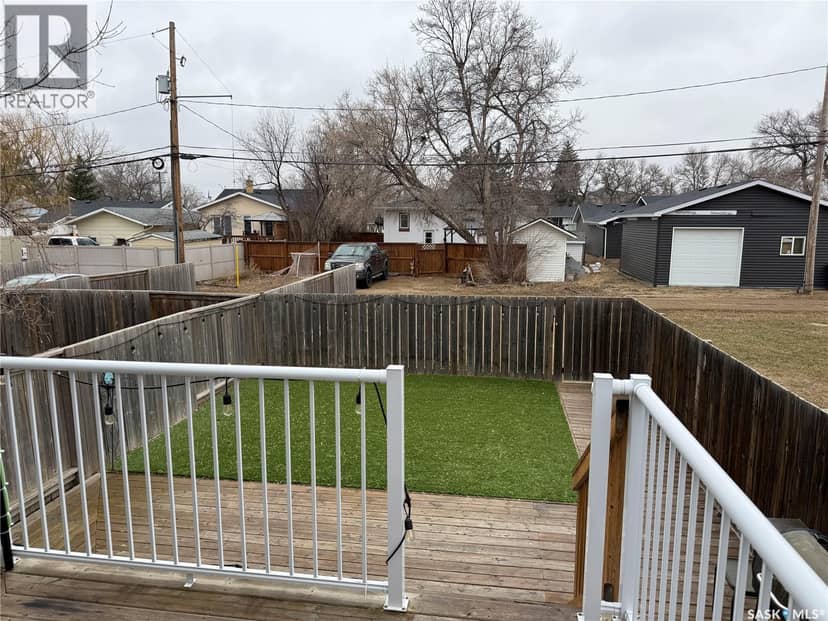 529 Alexandra STREET — photo 31 of 32